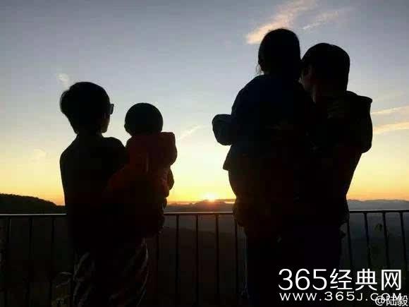 夜雨敲瓦,声声慢